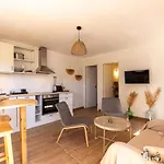 Masia Aubareda Bed & Breakfast 4*
