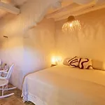 Masia Aubareda Bed & Breakfast San Martín de Tous
