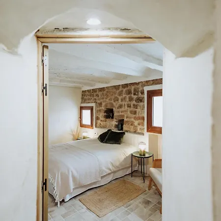 Bed & Breakfast Masia Aubareda 4*