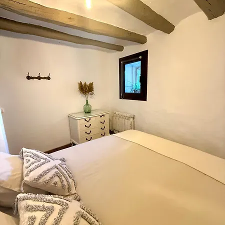 Masia Aubareda Bed & Breakfast *