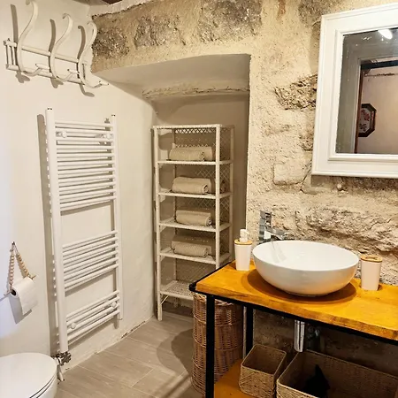 Masia Aubareda Bed & Breakfast