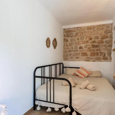 Masia Aubareda Bed & Breakfast *