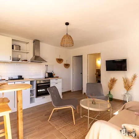 Masia Aubareda Bed & Breakfast *