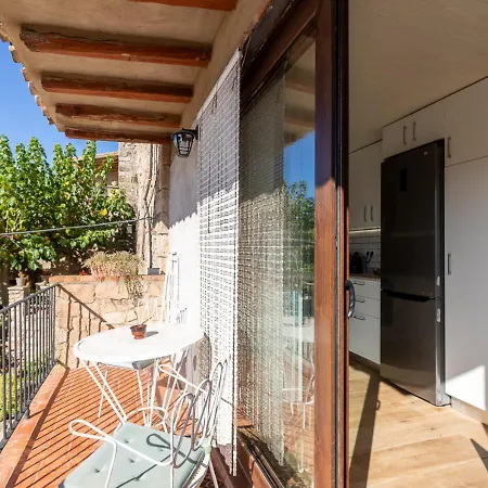 Masia Aubareda Bed & Breakfast