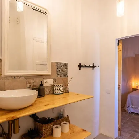 Masia Aubareda Bed & Breakfast *