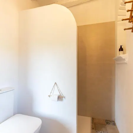 Masia Aubareda Bed & Breakfast *