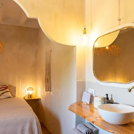 Masia Aubareda Bed & Breakfast