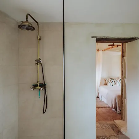 Masia Aubareda Bed & Breakfast *