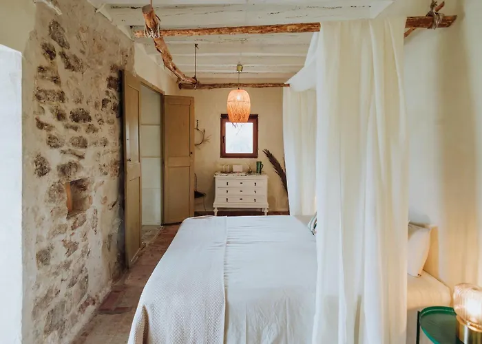 Masia Aubareda 4* San Martín de Tous